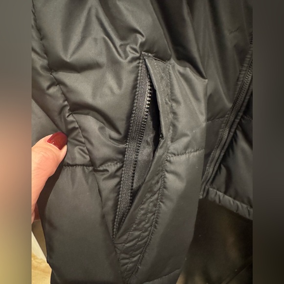 Adidas Women’s L Black Puffer Vest – Zip Front – Worn Once - Picture 2 of 8